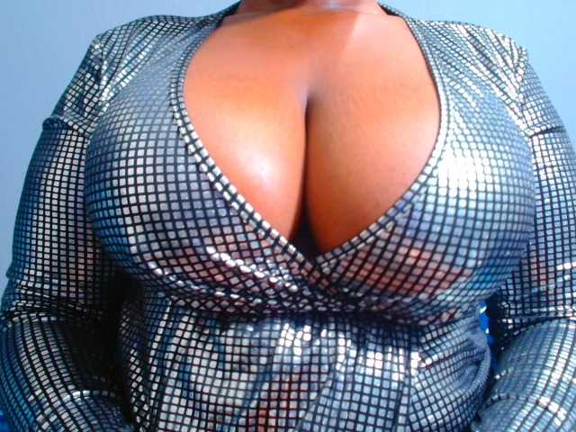 CURVEBABY live cam on BongaCams