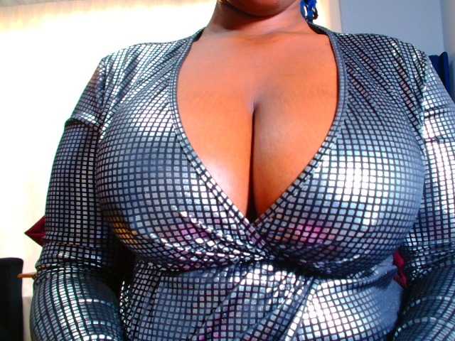 CURVEBABY live cam on BongaCams
