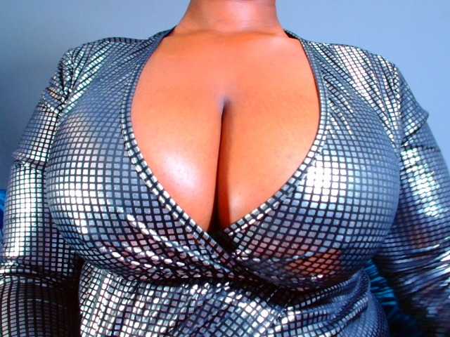 CURVEBABY live cam on BongaCams