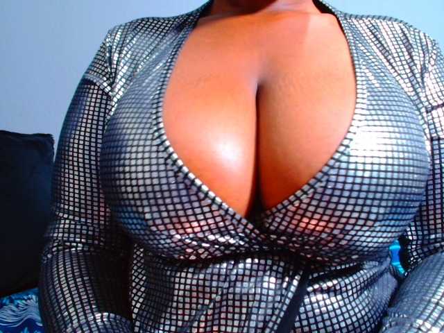 CURVEBABY live cam on BongaCams