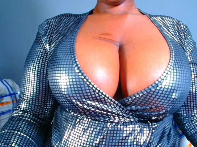 CURVEBABY webcam bongacams model stream image