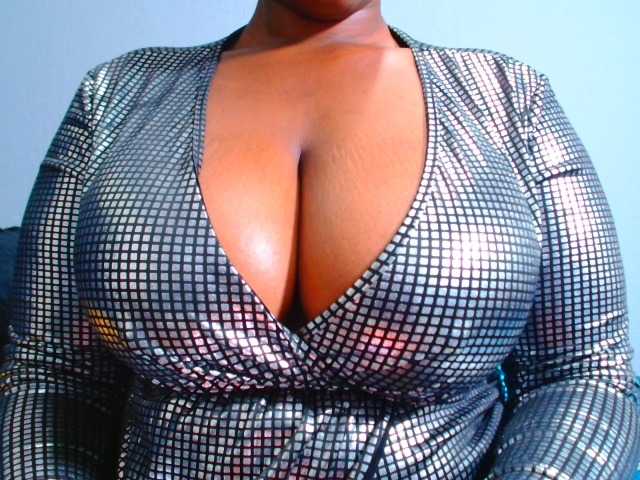 CURVEBABY live webcam show