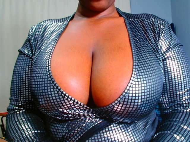 CURVEBABY live cam on BongaCams