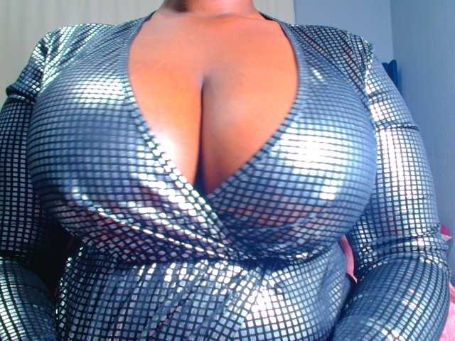 CURVEBABY live cam on BongaCams