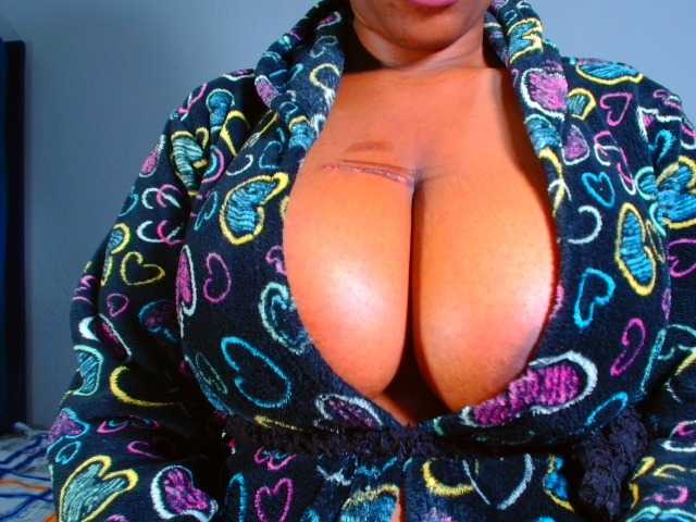 CURVEBABY live cam preview