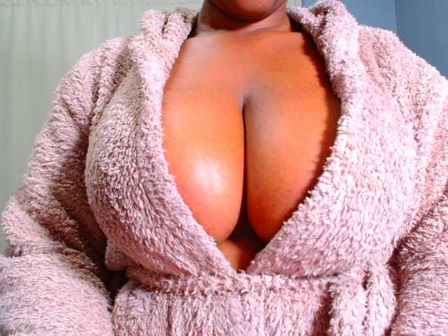 CURVEBABY live cam on BongaCams