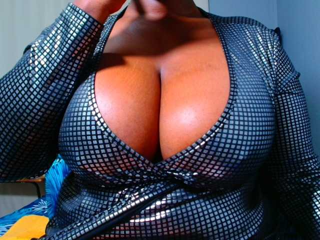 CURVEBABY live cam on BongaCams