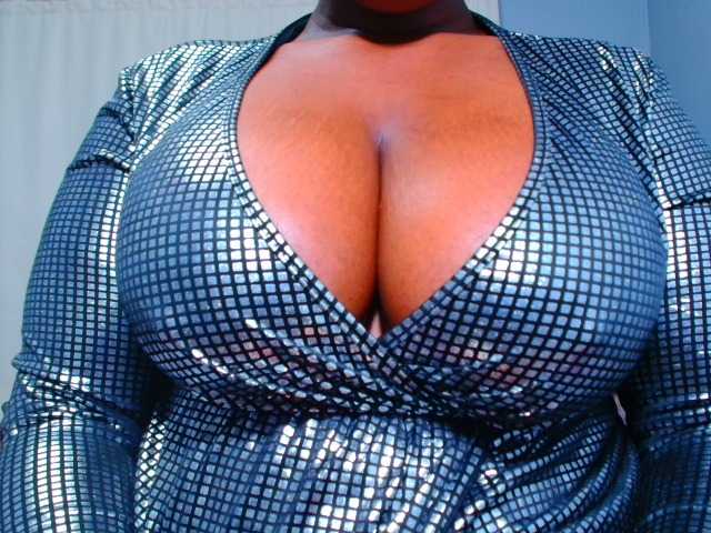 CURVEBABY live webcam show