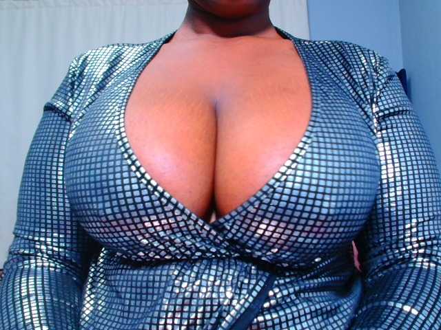 CURVEBABY live webcam show