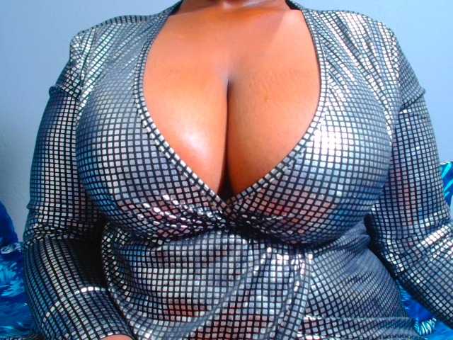 CURVEBABY live cam on BongaCams