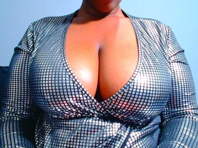 CURVEBABY live cam on BongaCams