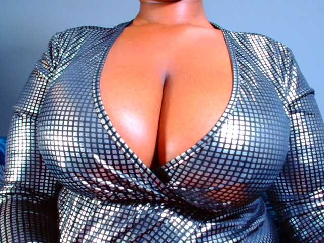 CURVEBABY live cam on BongaCams
