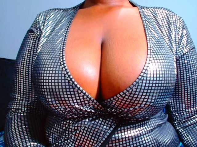 CURVEBABY live cam on BongaCams