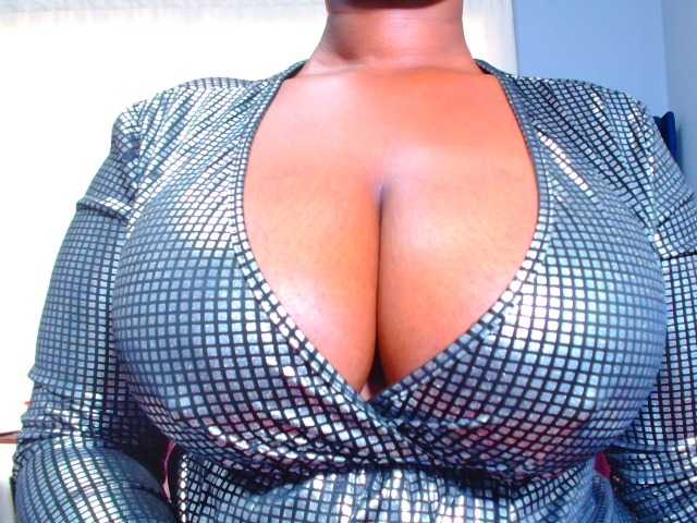 CURVEBABY live cam on BongaCams