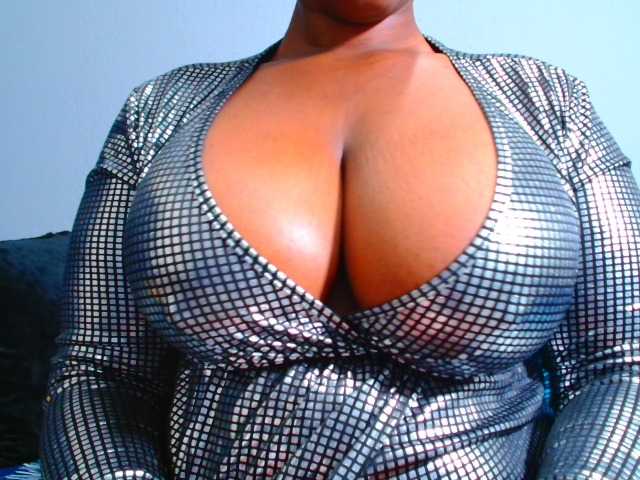 CURVEBABY live cam on BongaCams