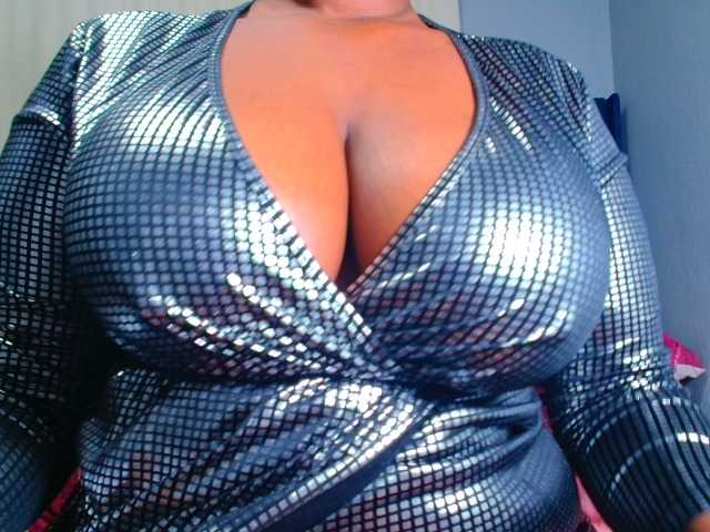CURVEBABY live cam on BongaCams