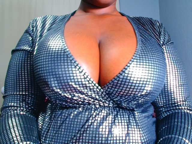 CURVEBABY live cam on BongaCams