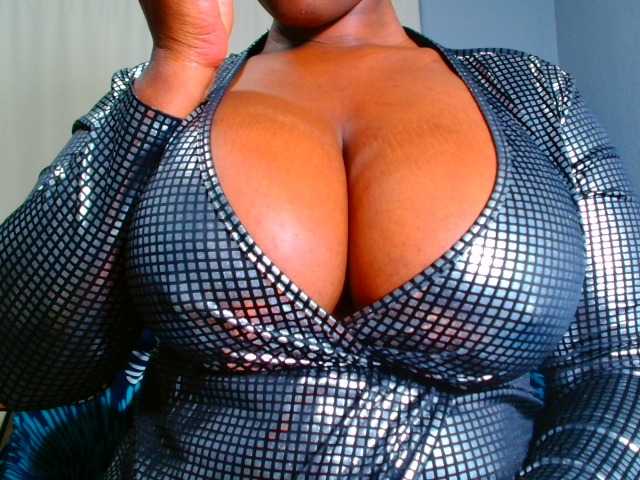 CURVEBABY live cam on BongaCams