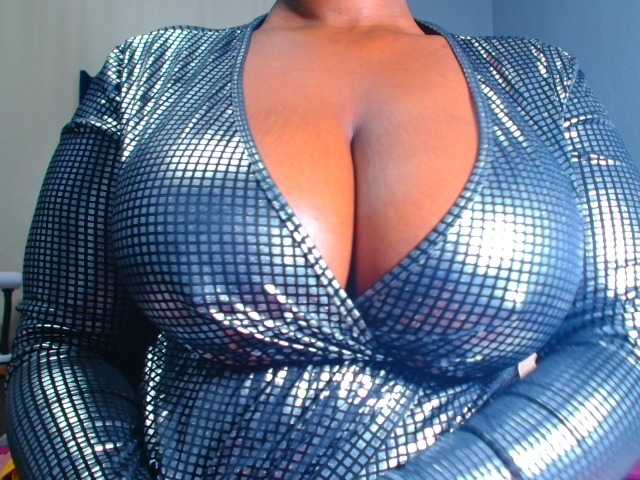 CURVEBABY live cam on BongaCams