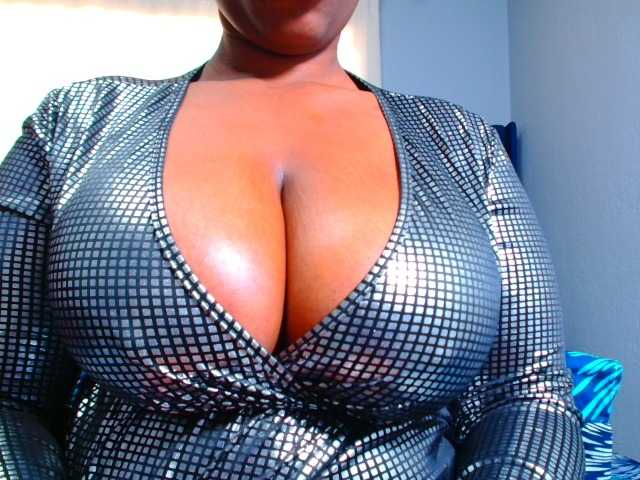 CURVEBABY live cam on BongaCams