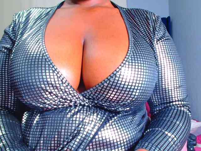 CURVEBABY Live Webcam on BongaCams