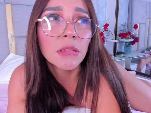 MilaSaenz live webcam show