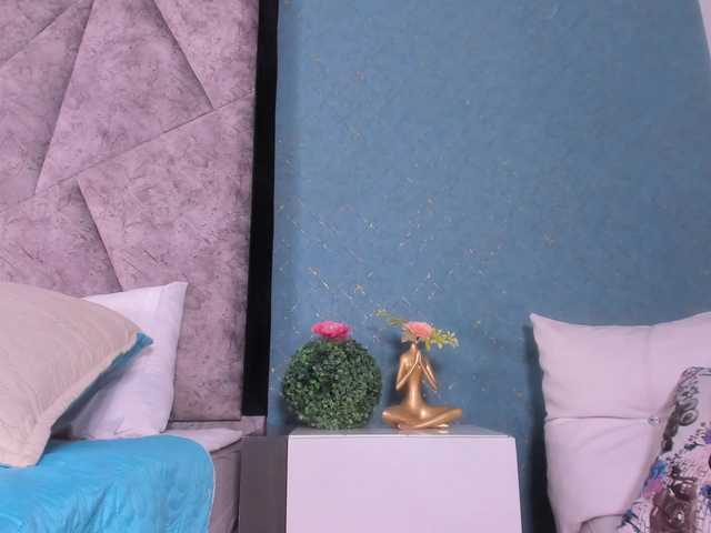 MilaSaenz live cam preview