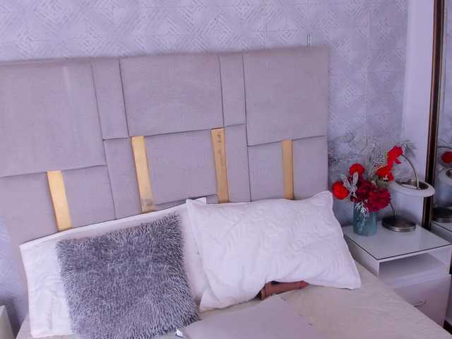 MilaSaenz live webcam show