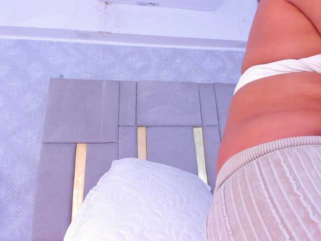 MilaSaenz live webcam show