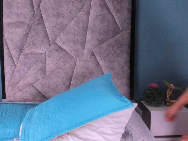 MilaSaenz live cam preview