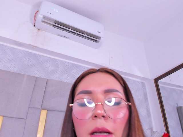 MilaSaenz live cam on BongaCams