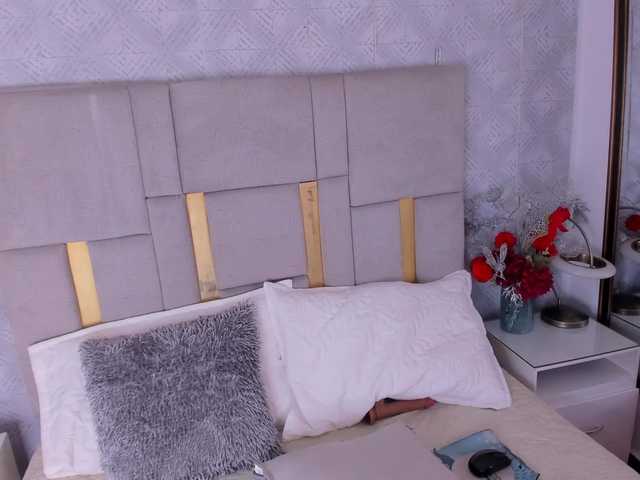 MilaSaenz live webcam show