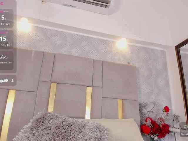 MilaSaenz webcam