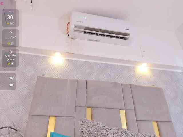 MilaSaenz webcam