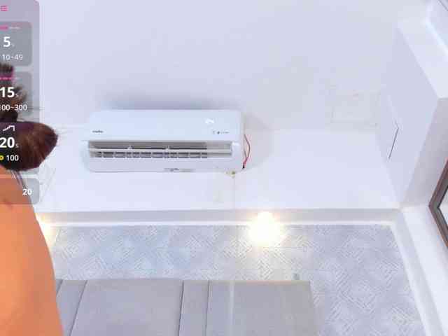 MilaSaenz webcam