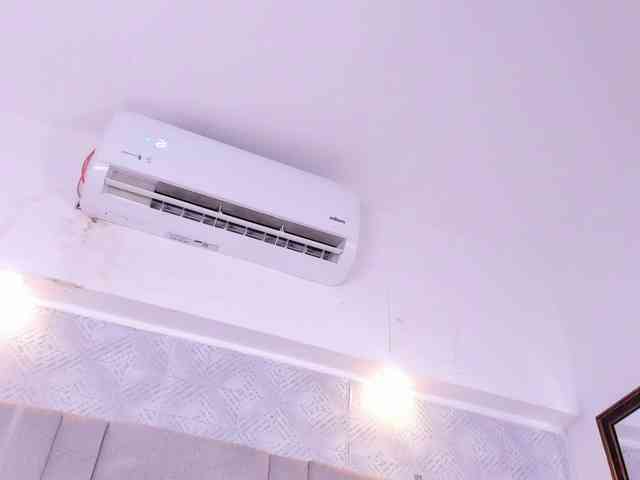 MilaSaenz webcam