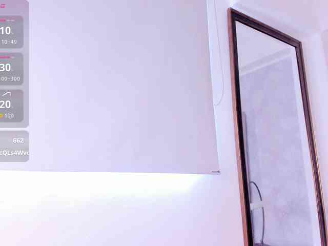 MilaSaenz webcam