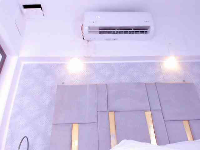 MilaSaenz webcam