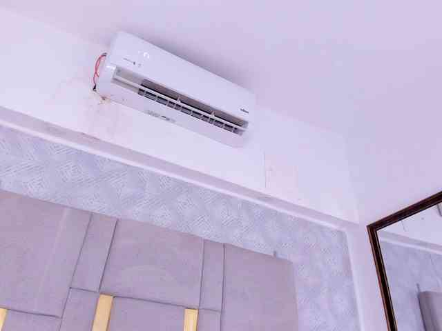 MilaSaenz webcam