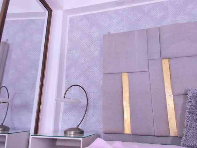 MilaSaenz webcam
