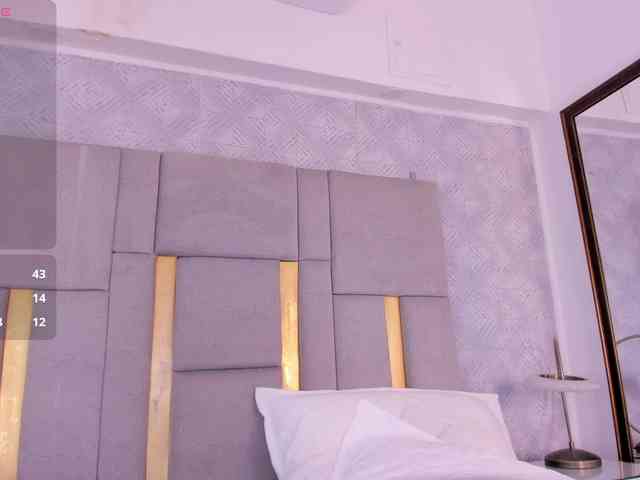 MilaSaenz webcam