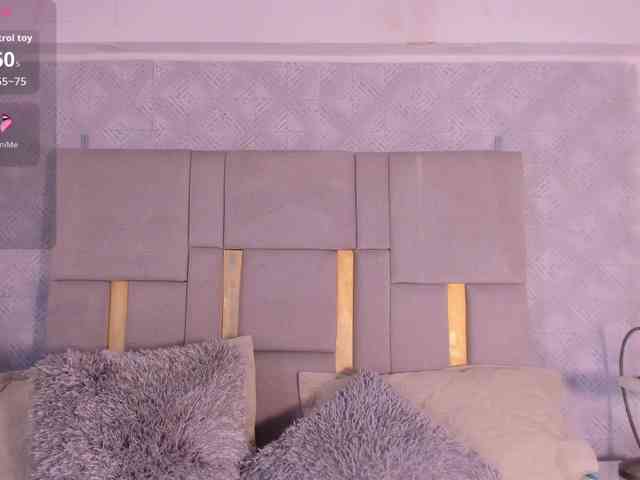 MilaSaenz webcam