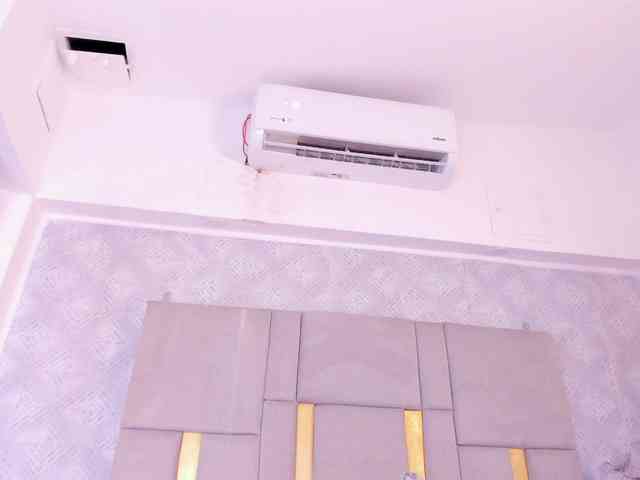 MilaSaenz webcam