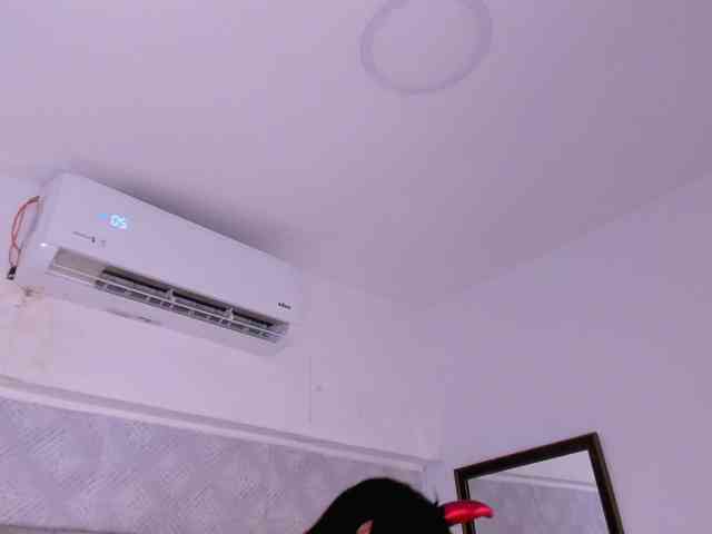 MilaSaenz webcam