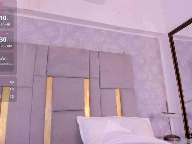 MilaSaenz webcam