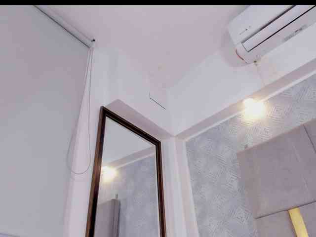 MilaSaenz webcam