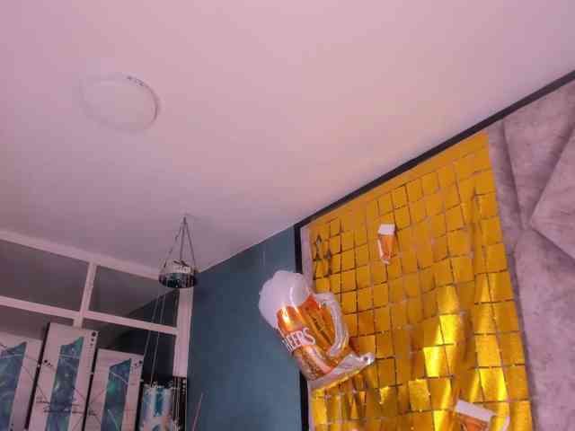 MilaSaenz webcam