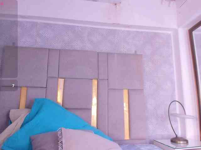 MilaSaenz webcam