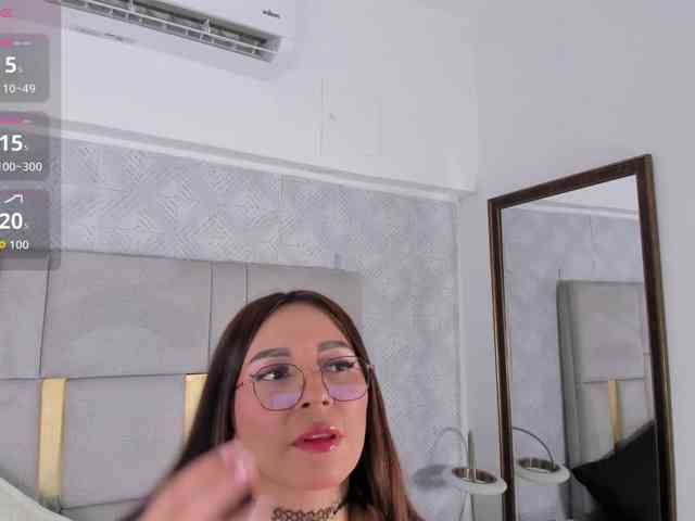 MilaSaenz webcam