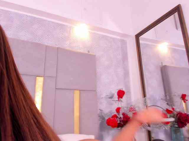 MilaSaenz webcam